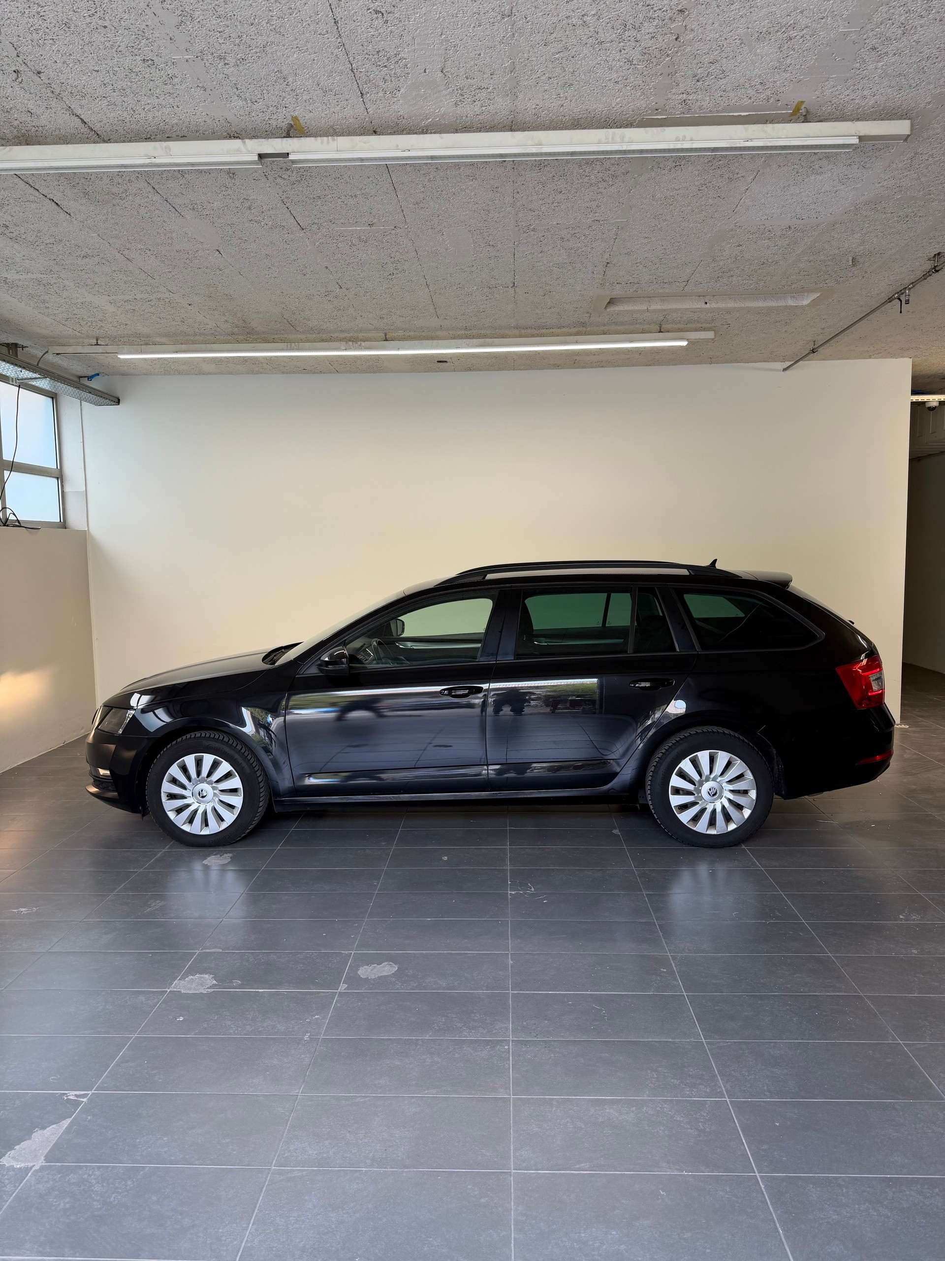 SKODA Octavia Combi 2.0 TDI Ambition 4x4-image-2