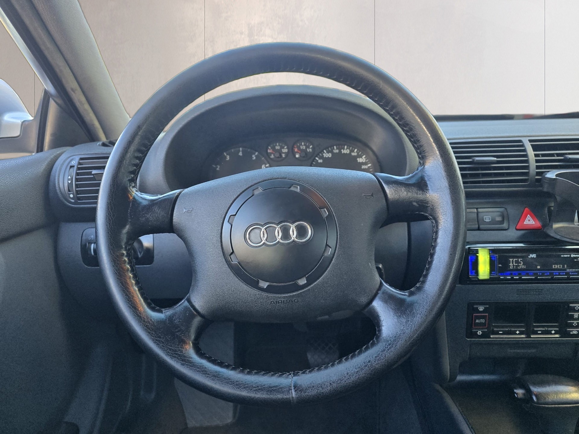 AUDI A3 1.8 Attraction-image-15
