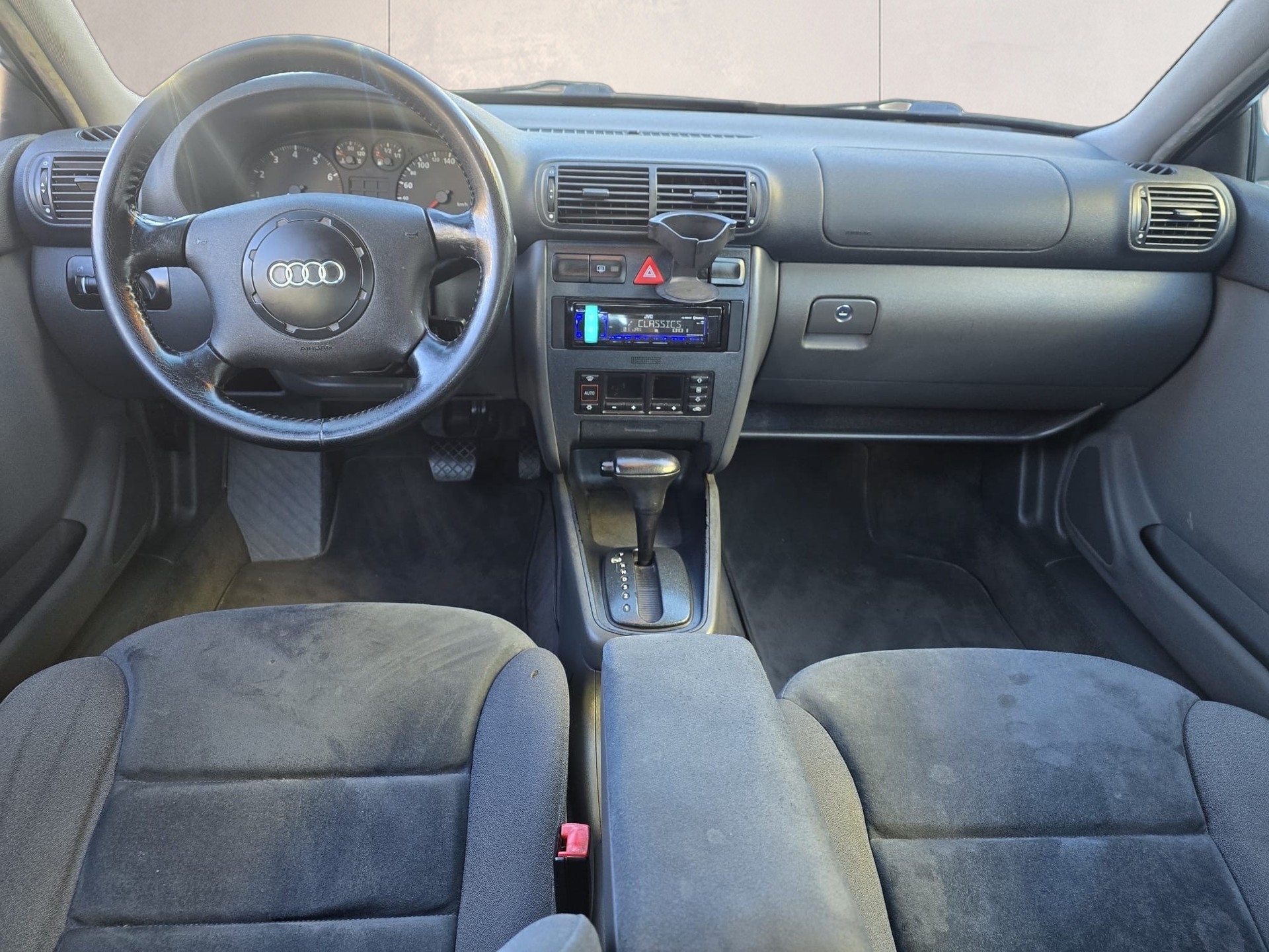 AUDI A3 1.8 Attraction-image-14