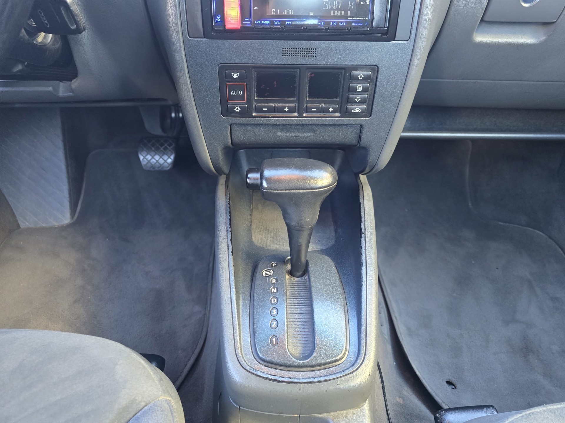 AUDI A3 1.8 Attraction-image-16