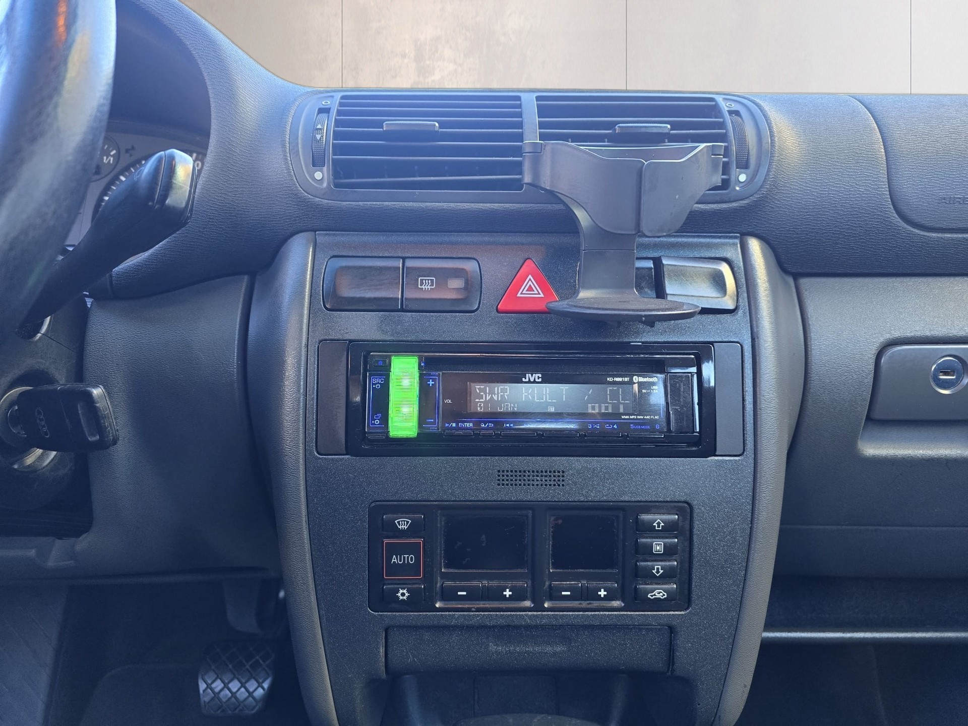 AUDI A3 1.8 Attraction-image-17