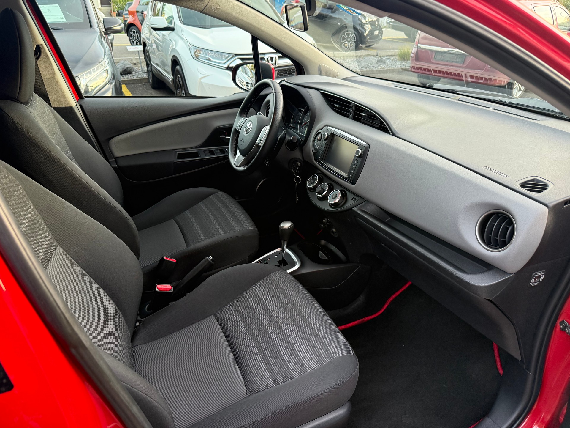TOYOTA Yaris 1.33 Style Multidrive-image-8