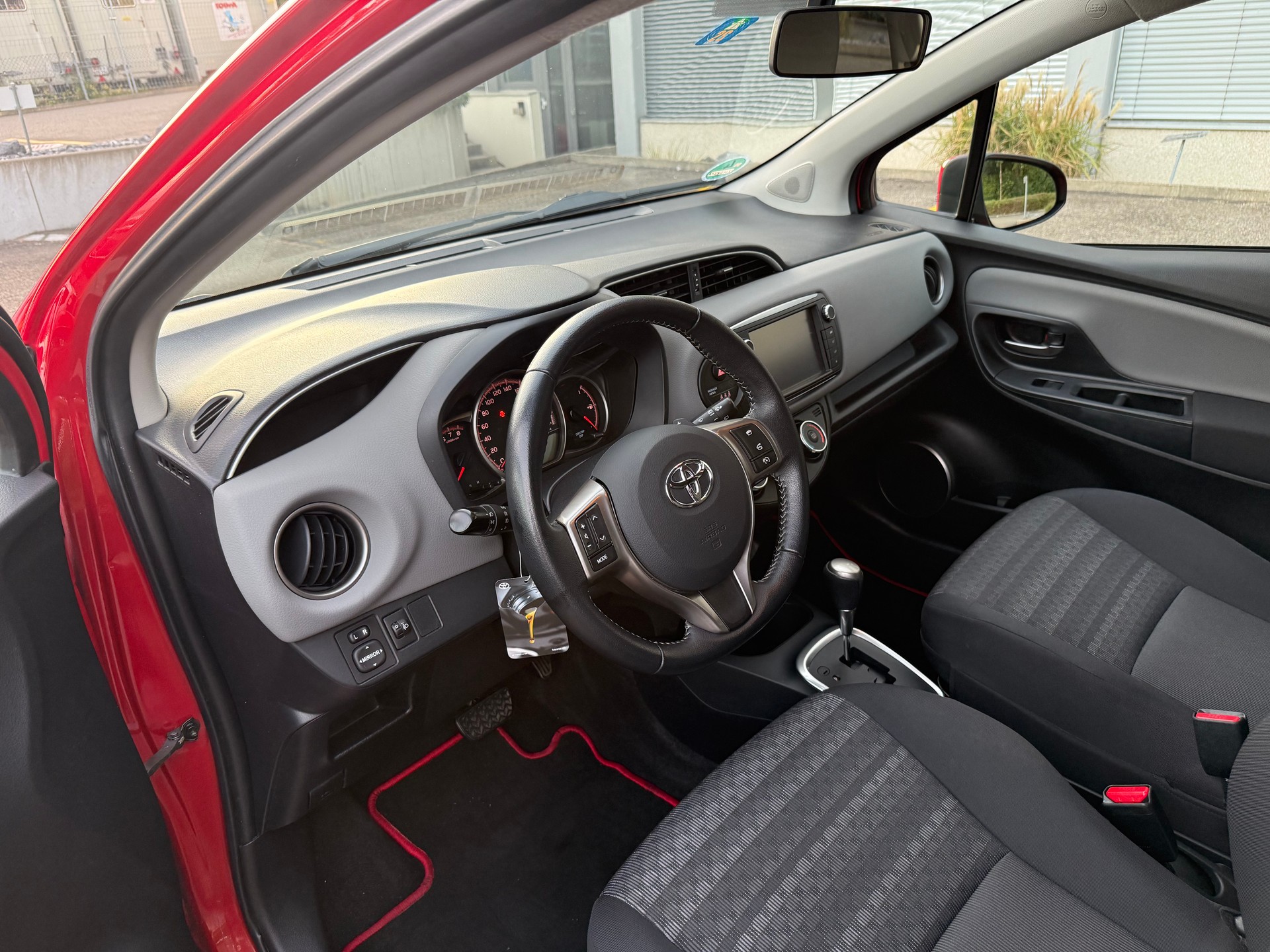 TOYOTA Yaris 1.33 Style Multidrive-image-7