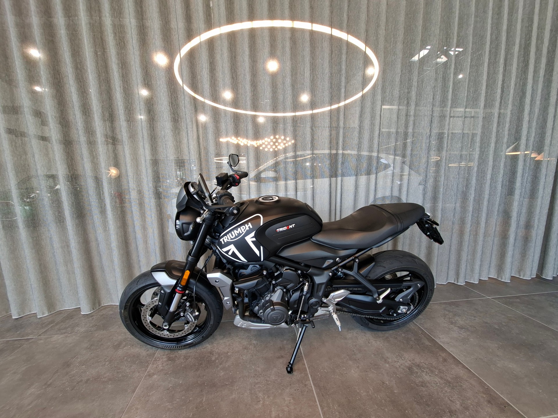 TRIUMPH Trident 660-showroom-element-1