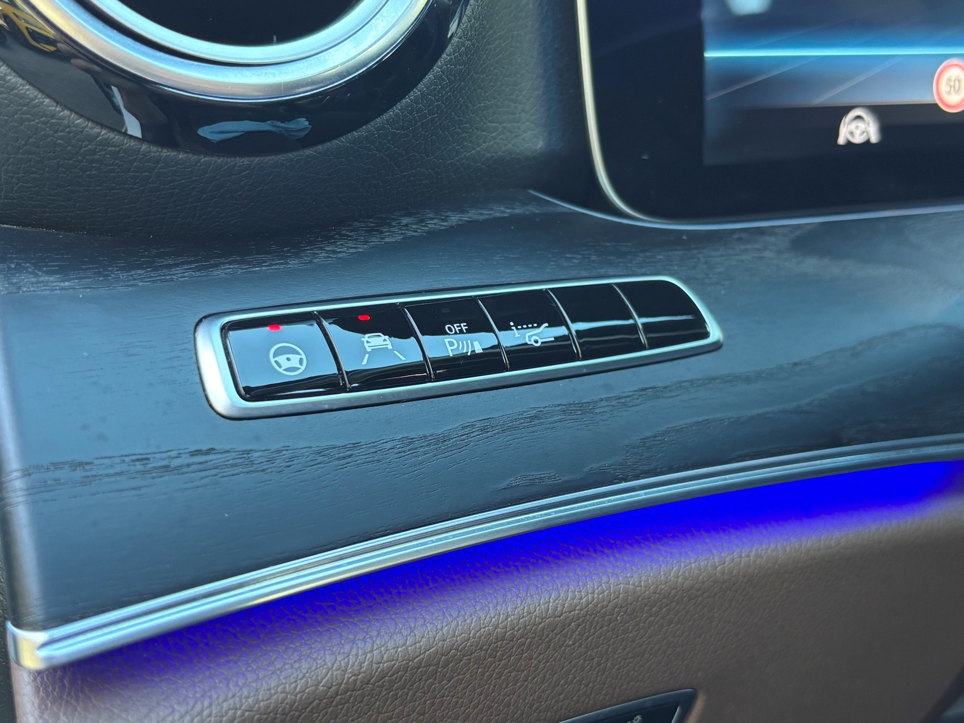 MERCEDES-BENZ E 220 d All-Terrain Avantgarde 4Matic-image-10