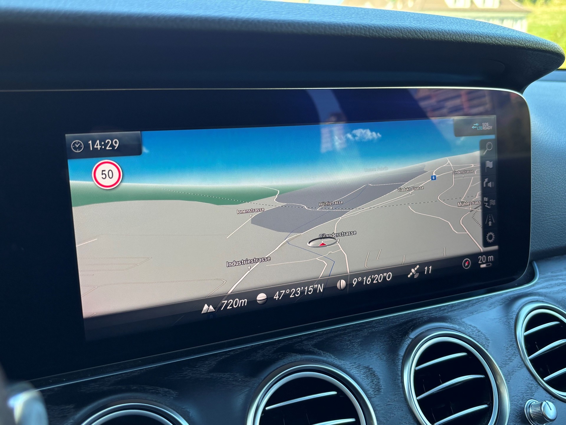 MERCEDES-BENZ E 220 d All-Terrain Avantgarde 4Matic-image-8