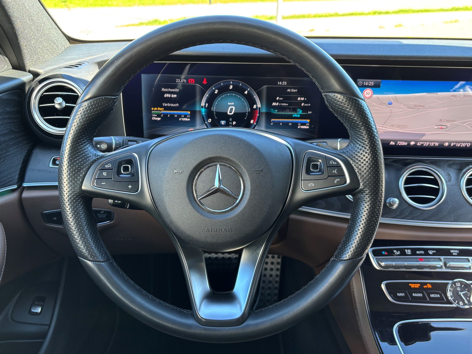 MERCEDES-BENZ E 220 d All-Terrain Avantgarde 4Matic-image-7