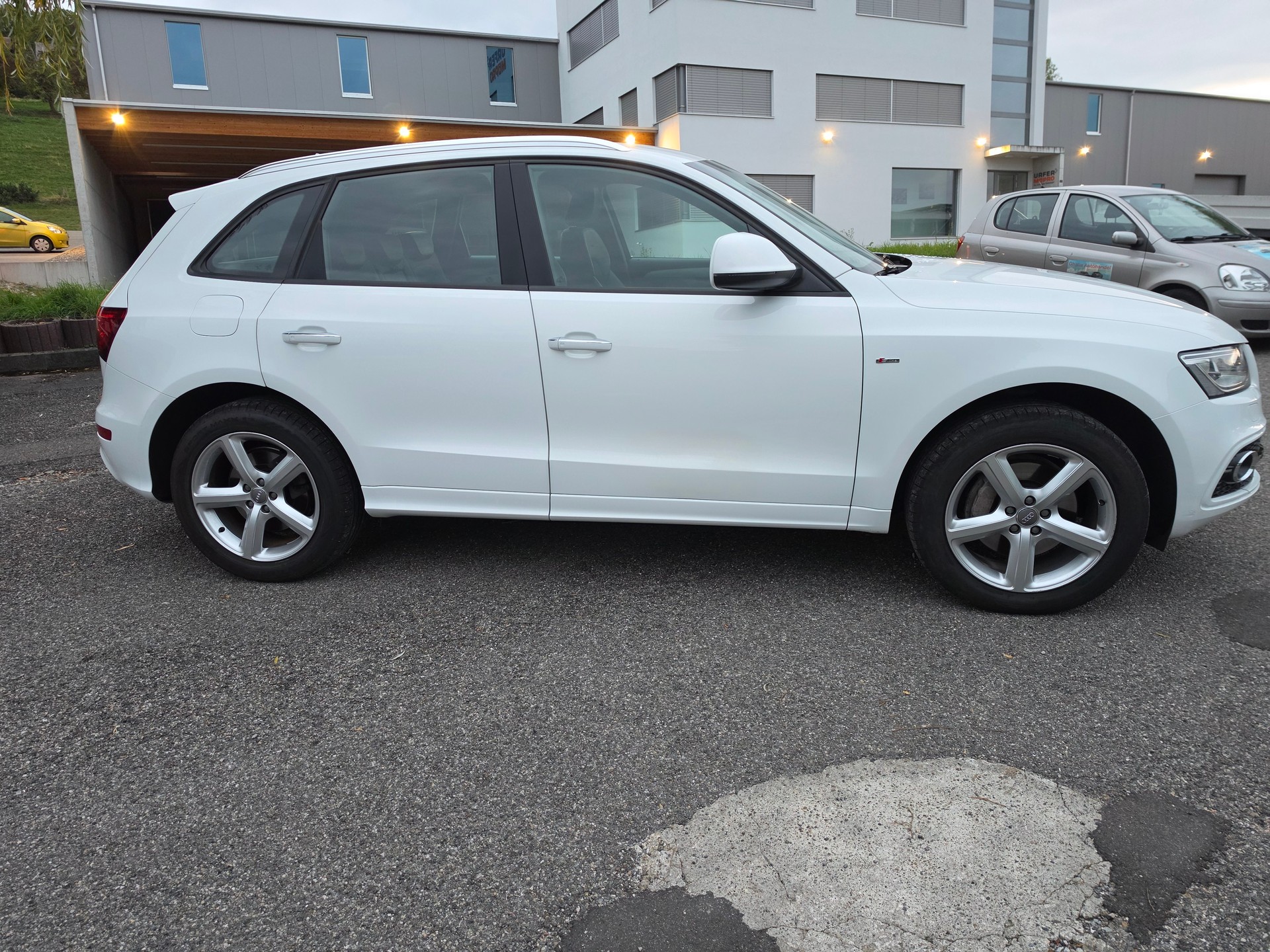 AUDI Q5 3.0 TDI quattro S-tronic-image-4