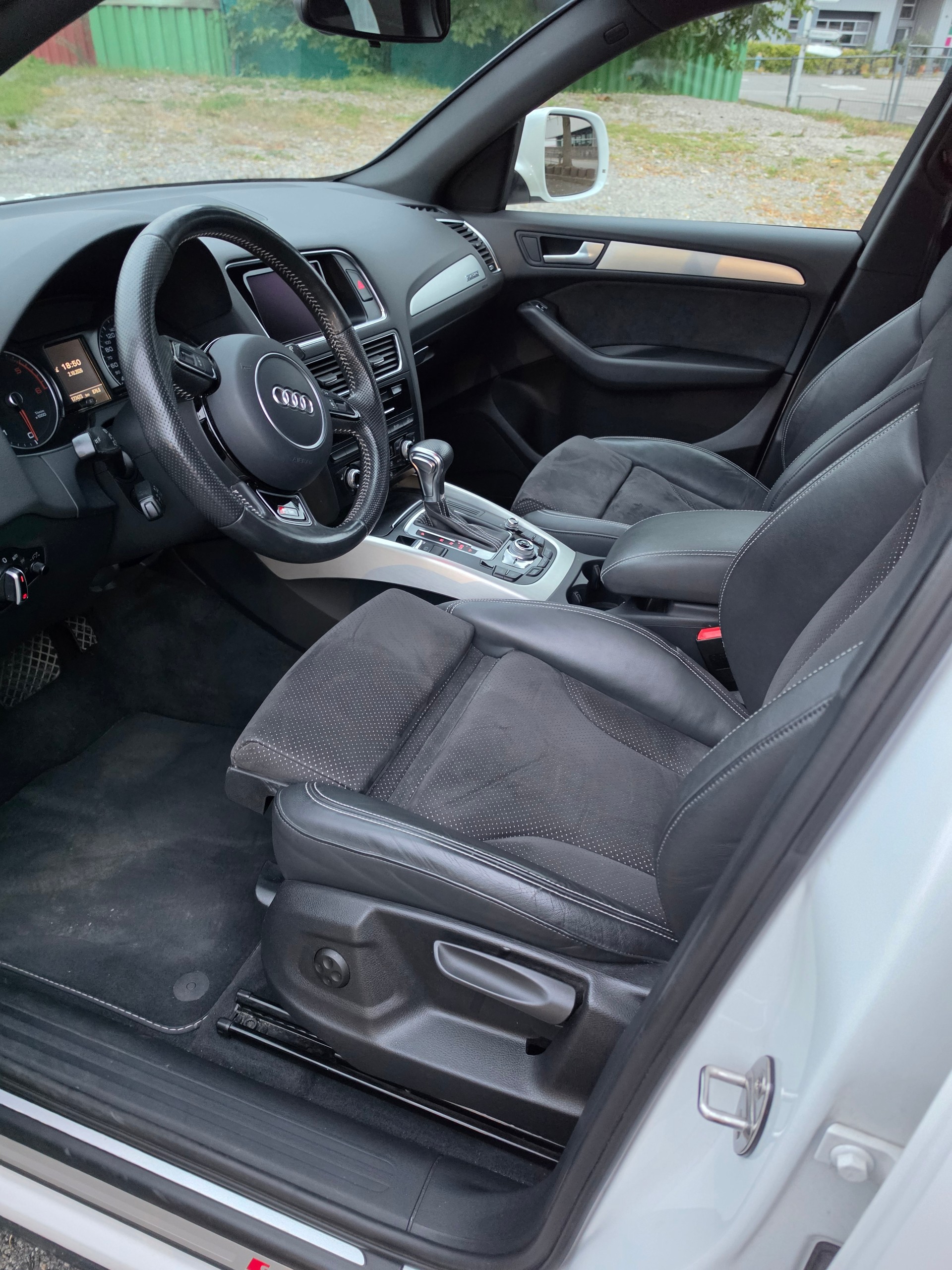 AUDI Q5 3.0 TDI quattro S-tronic-image-12