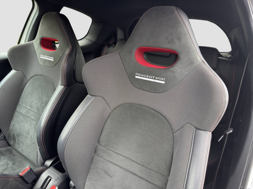 PEUGEOT 208 1.6 Turbo GTi Sport-image-10