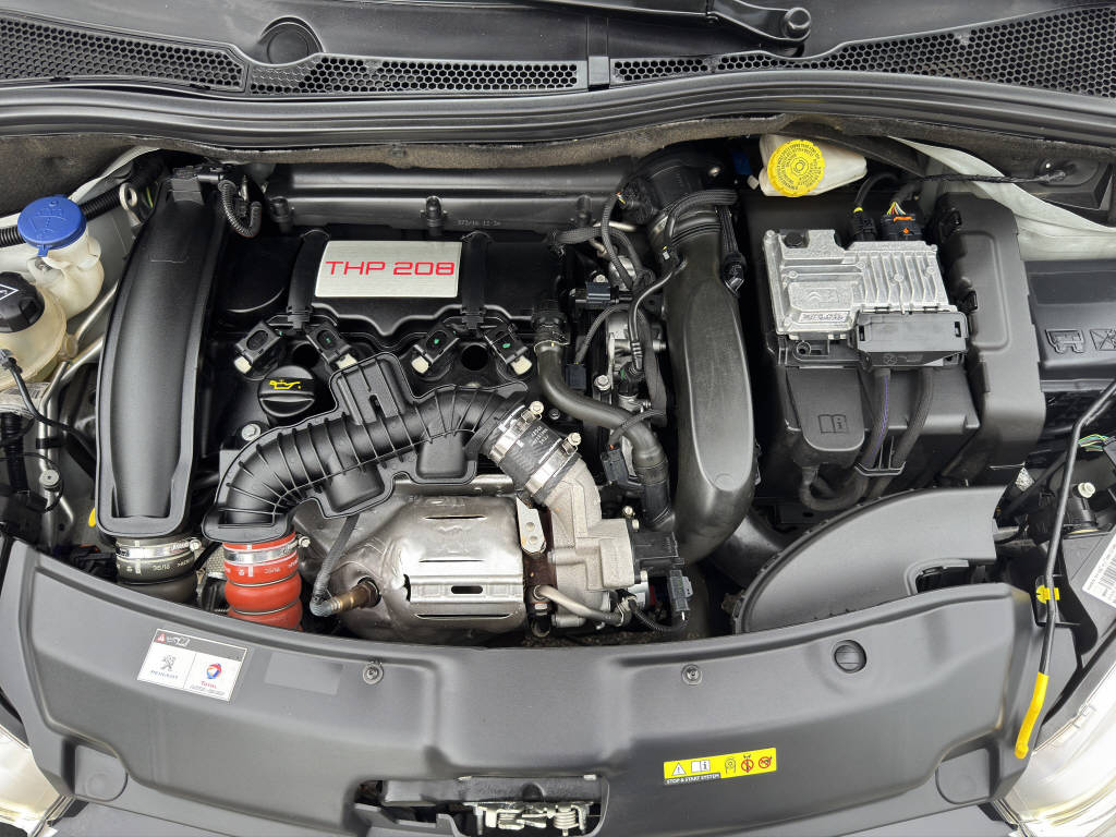 PEUGEOT 208 1.6 Turbo GTi Sport-image-12