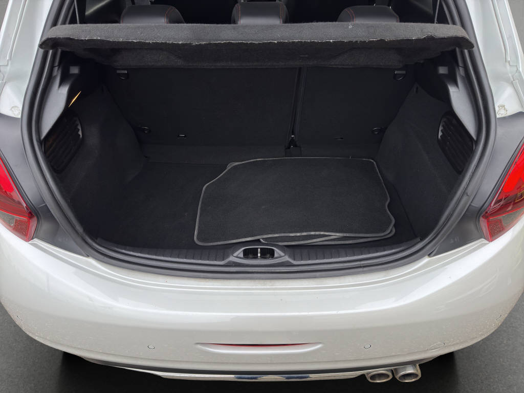 PEUGEOT 208 1.6 Turbo GTi Sport-image-11