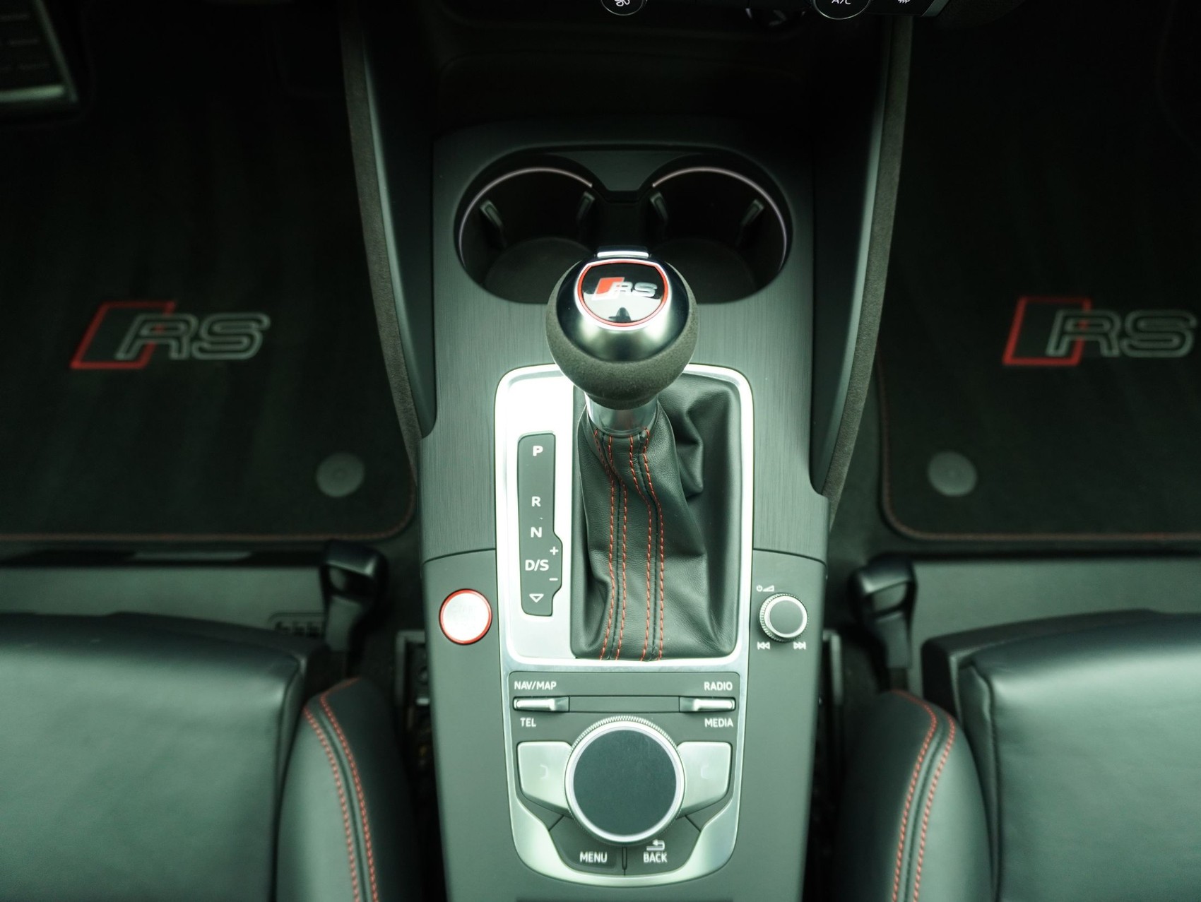 AUDI RS3 Limousine 2.5 T FSI quattro S-Tronic-image-14