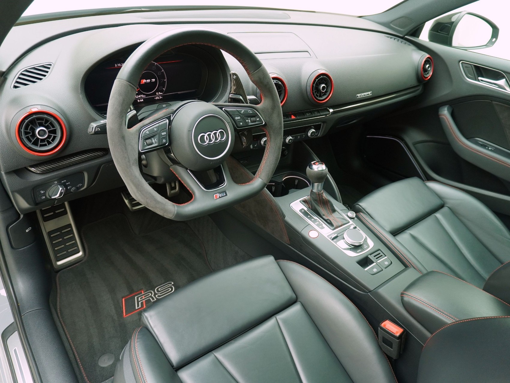 AUDI RS3 Limousine 2.5 T FSI quattro S-Tronic-image-10