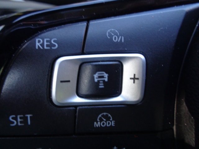 VW GOLF R-image-8