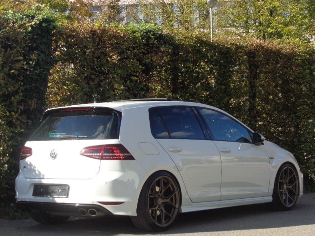 VW GOLF R-image-14