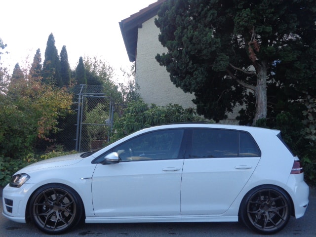 VW GOLF R-image-1