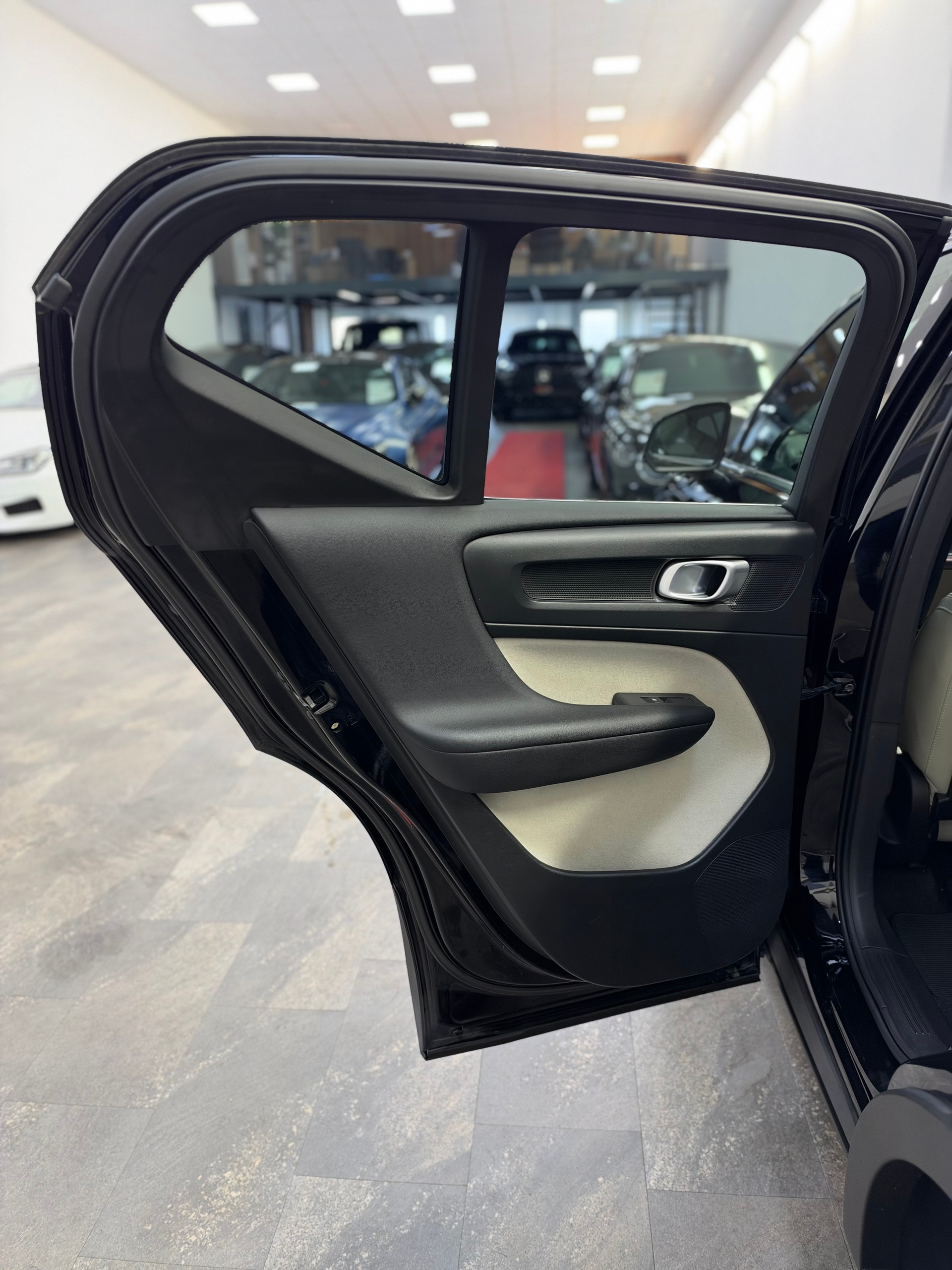 VOLVO XC40 T5 TwE R-Design Expression DCT-image-21