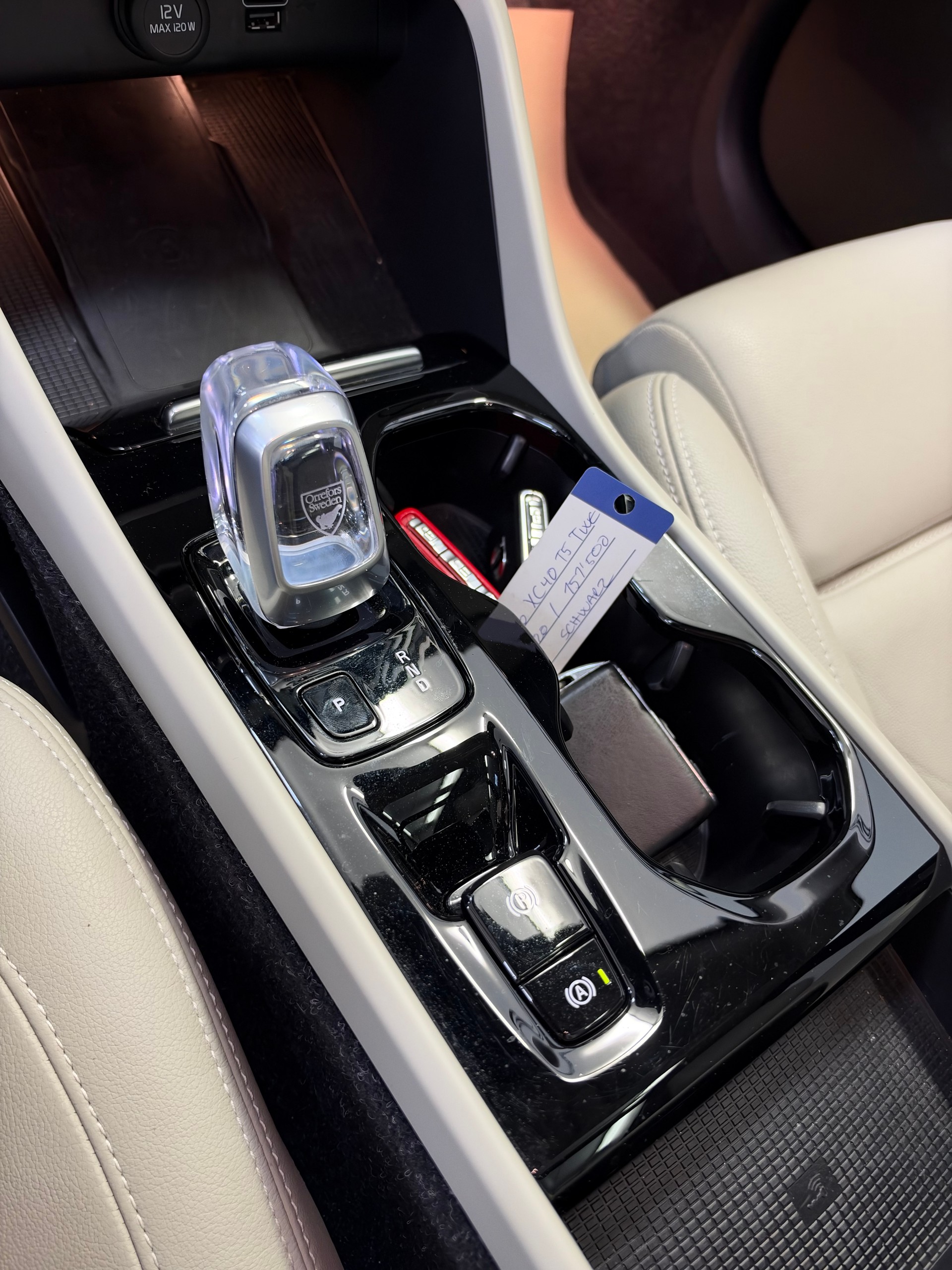 VOLVO XC40 T5 TwE R-Design Expression DCT-image-16