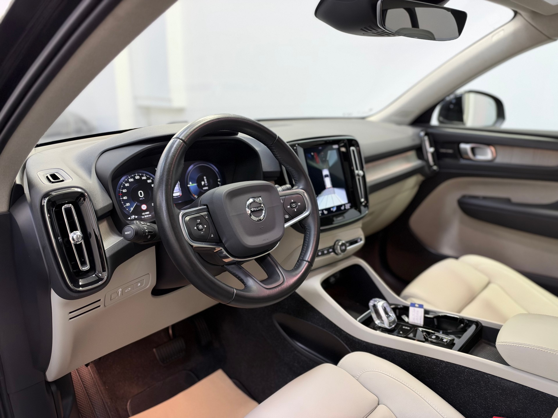 VOLVO XC40 T5 TwE R-Design Expression DCT-image-9
