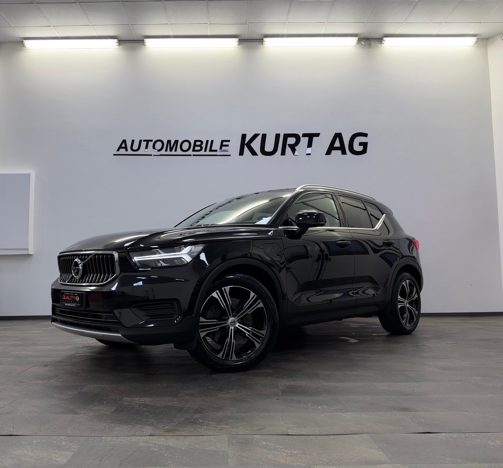 VOLVO XC40 T5 TwE R-Design Expression DCT-image-1