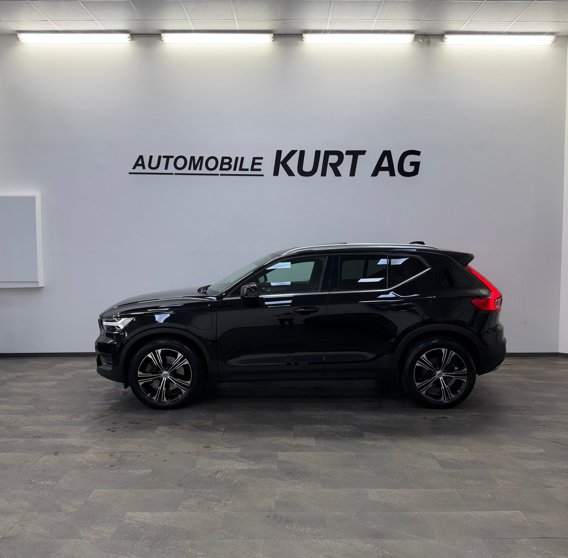 VOLVO XC40 T5 TwE R-Design Expression DCT-image-2