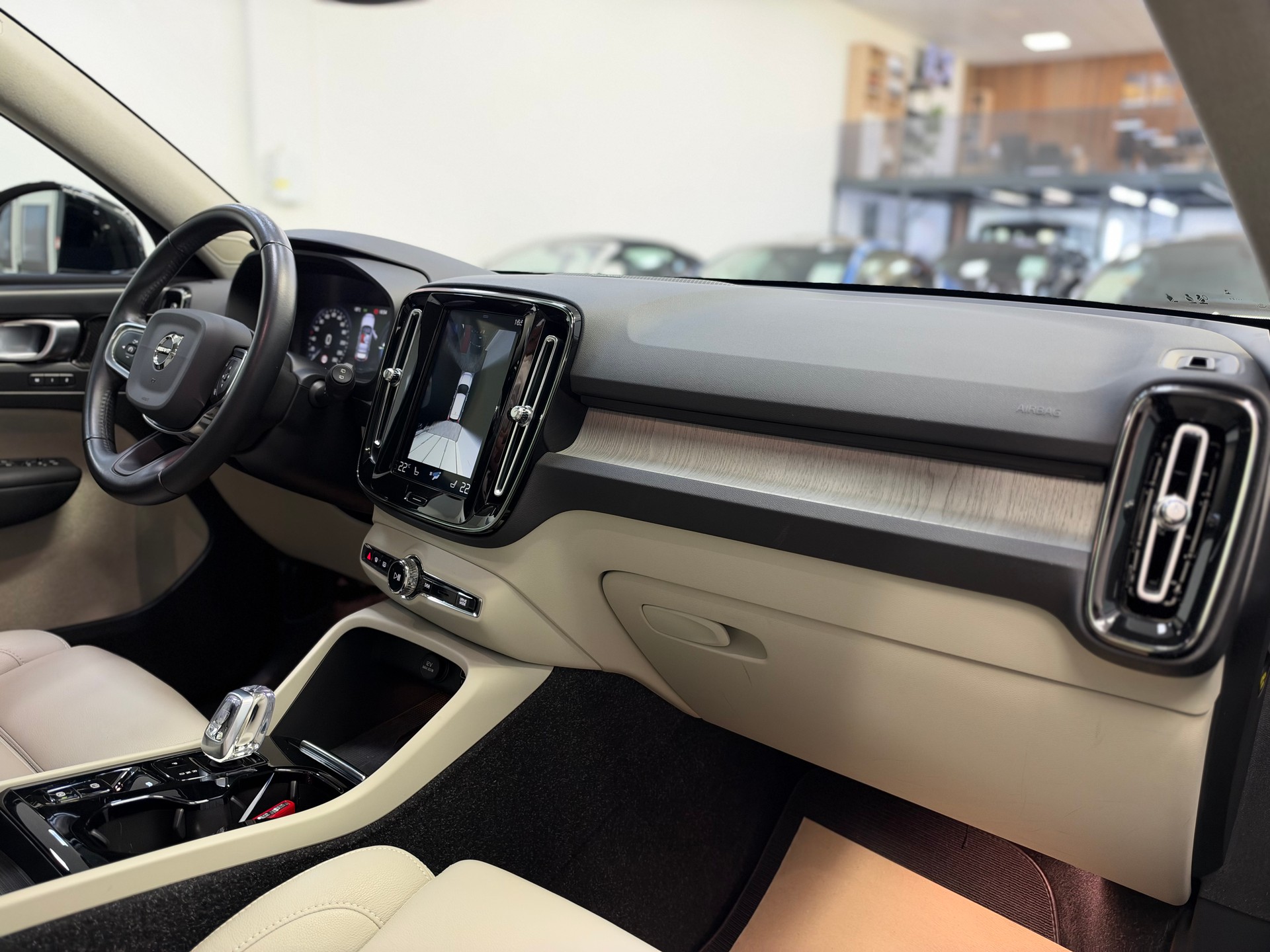 VOLVO XC40 T5 TwE R-Design Expression DCT-image-11