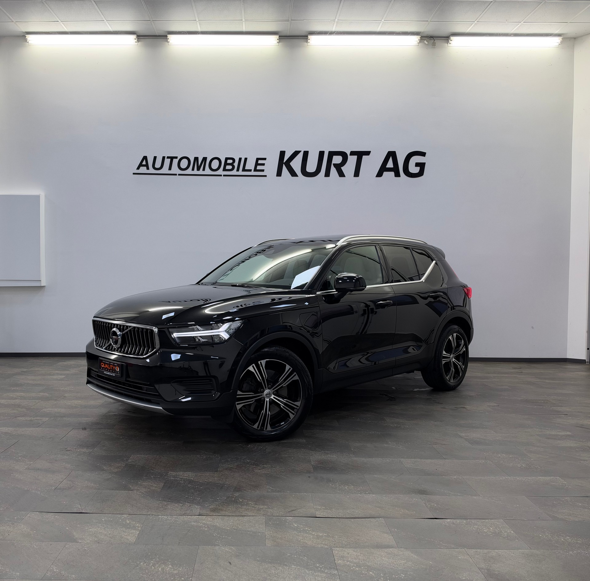 VOLVO XC40 T5 TwE R-Design Expression DCT-image-0
