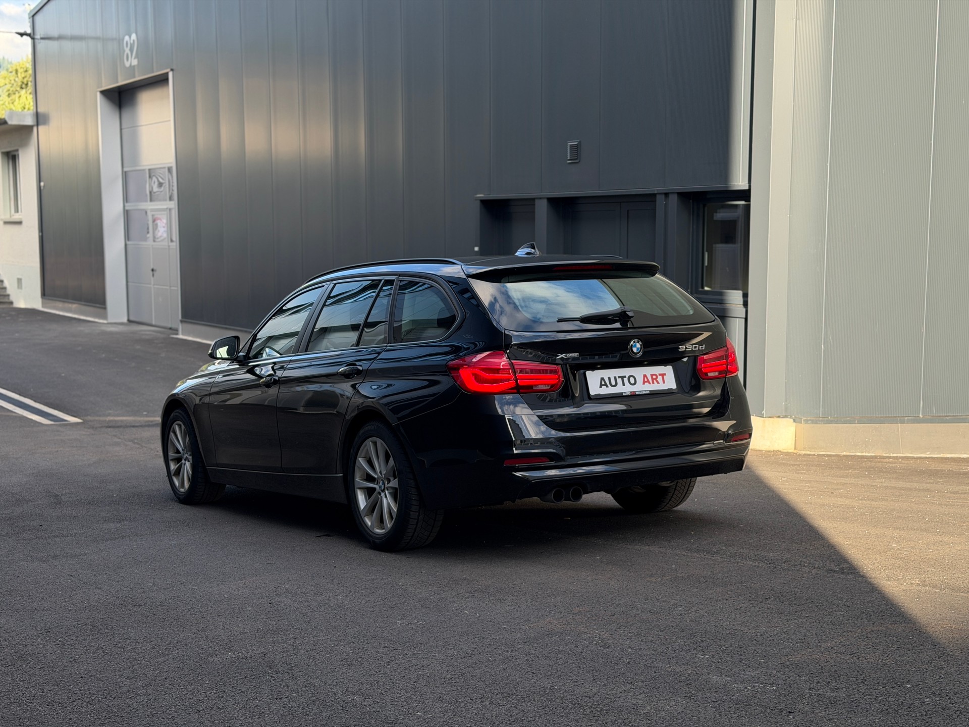 BMW 330d xDrive Touring Steptronic-image-4