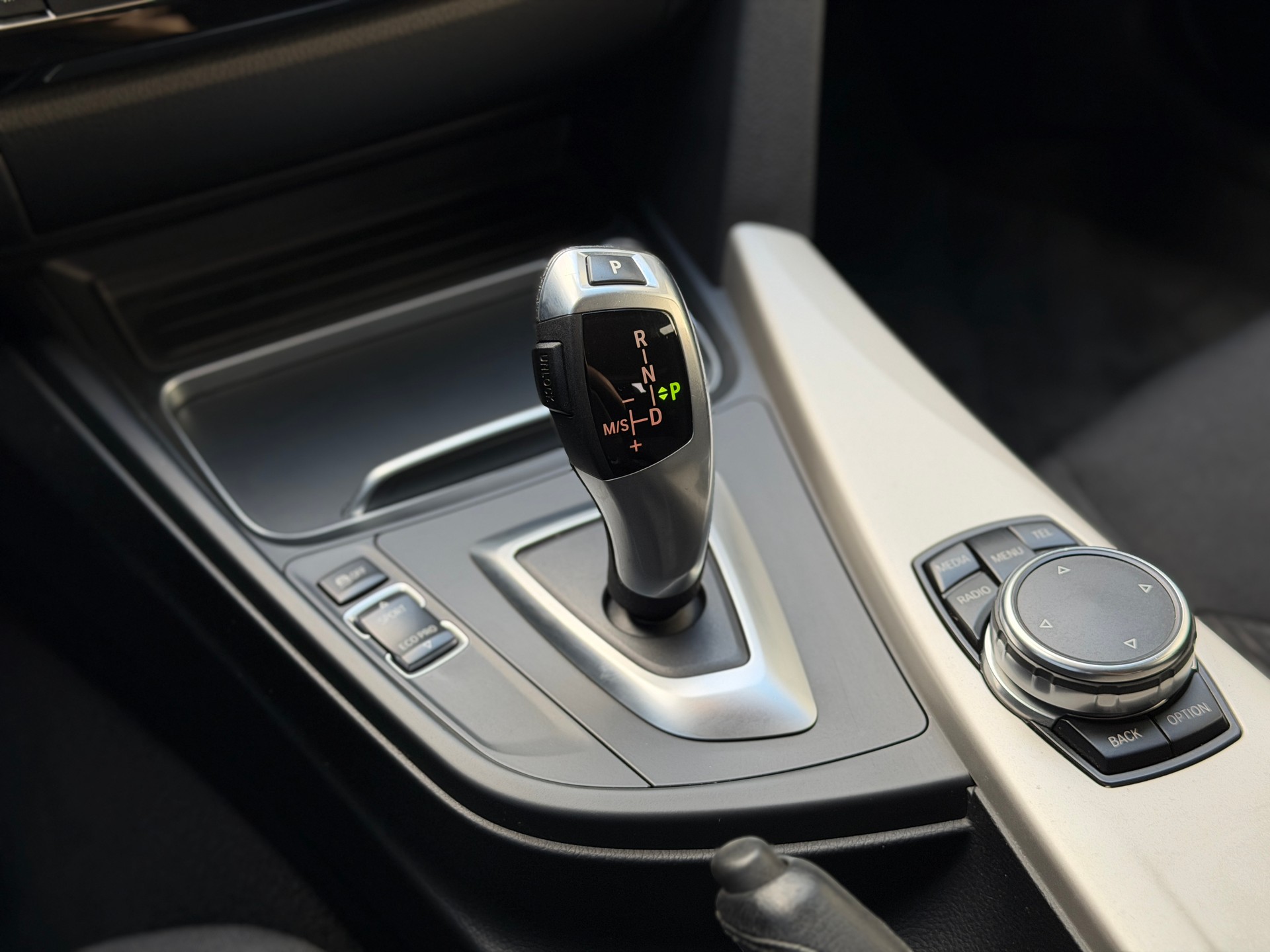 BMW 330d xDrive Touring Steptronic-image-12