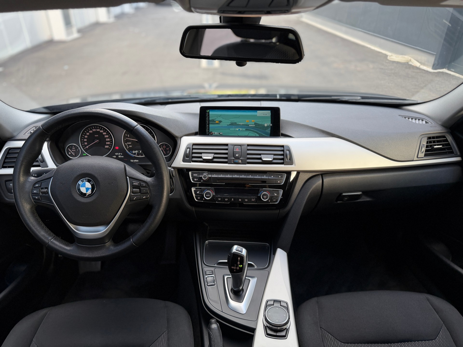 BMW 330d xDrive Touring Steptronic-image-8