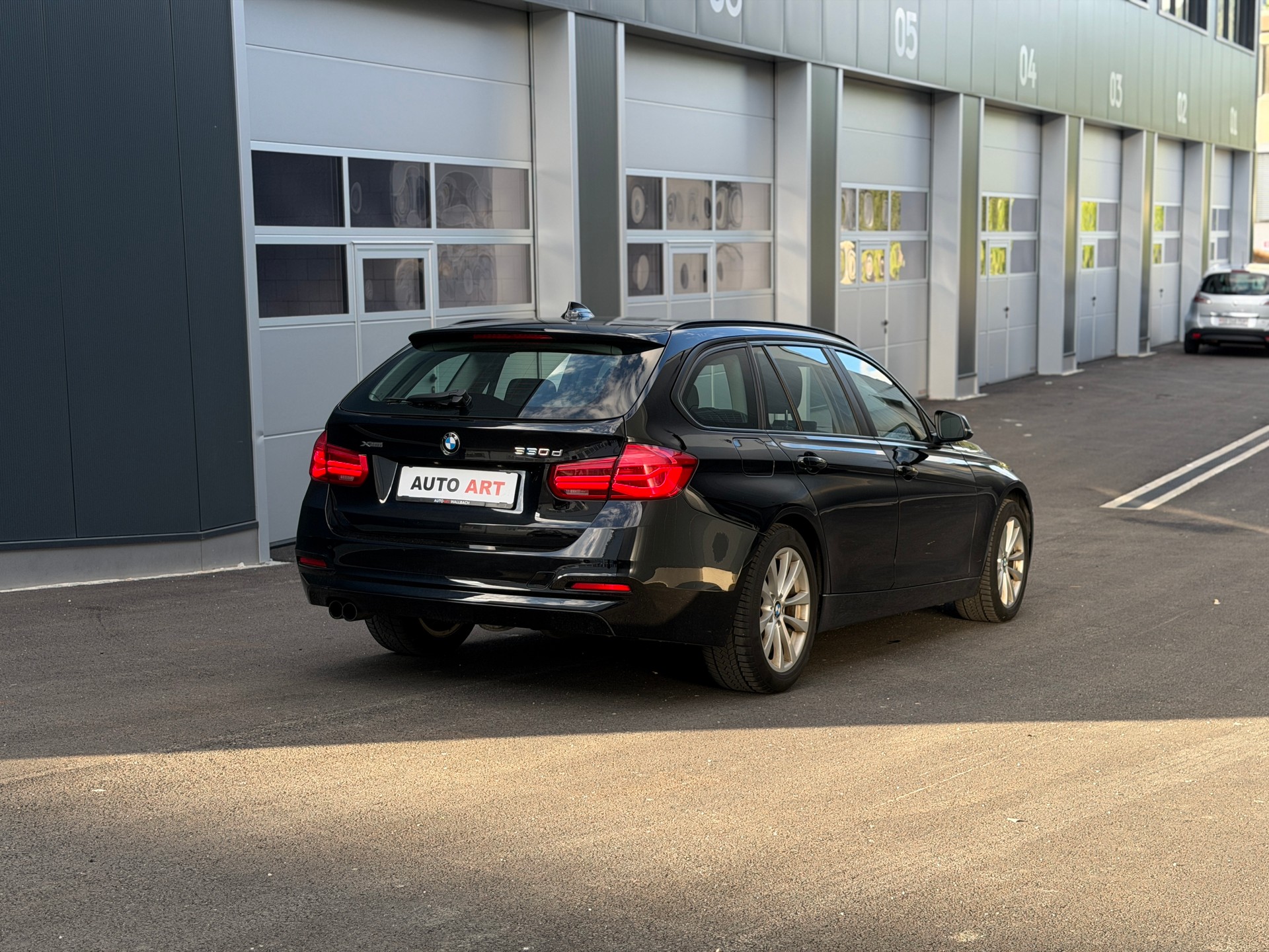 BMW 330d xDrive Touring Steptronic-image-3