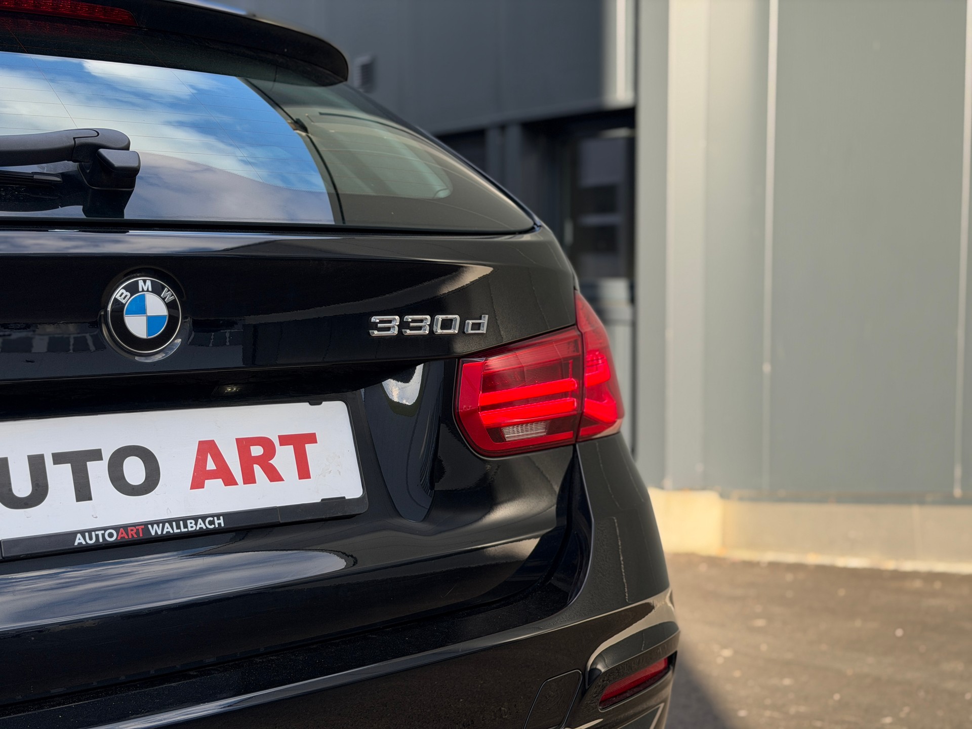 BMW 330d xDrive Touring Steptronic-image-5