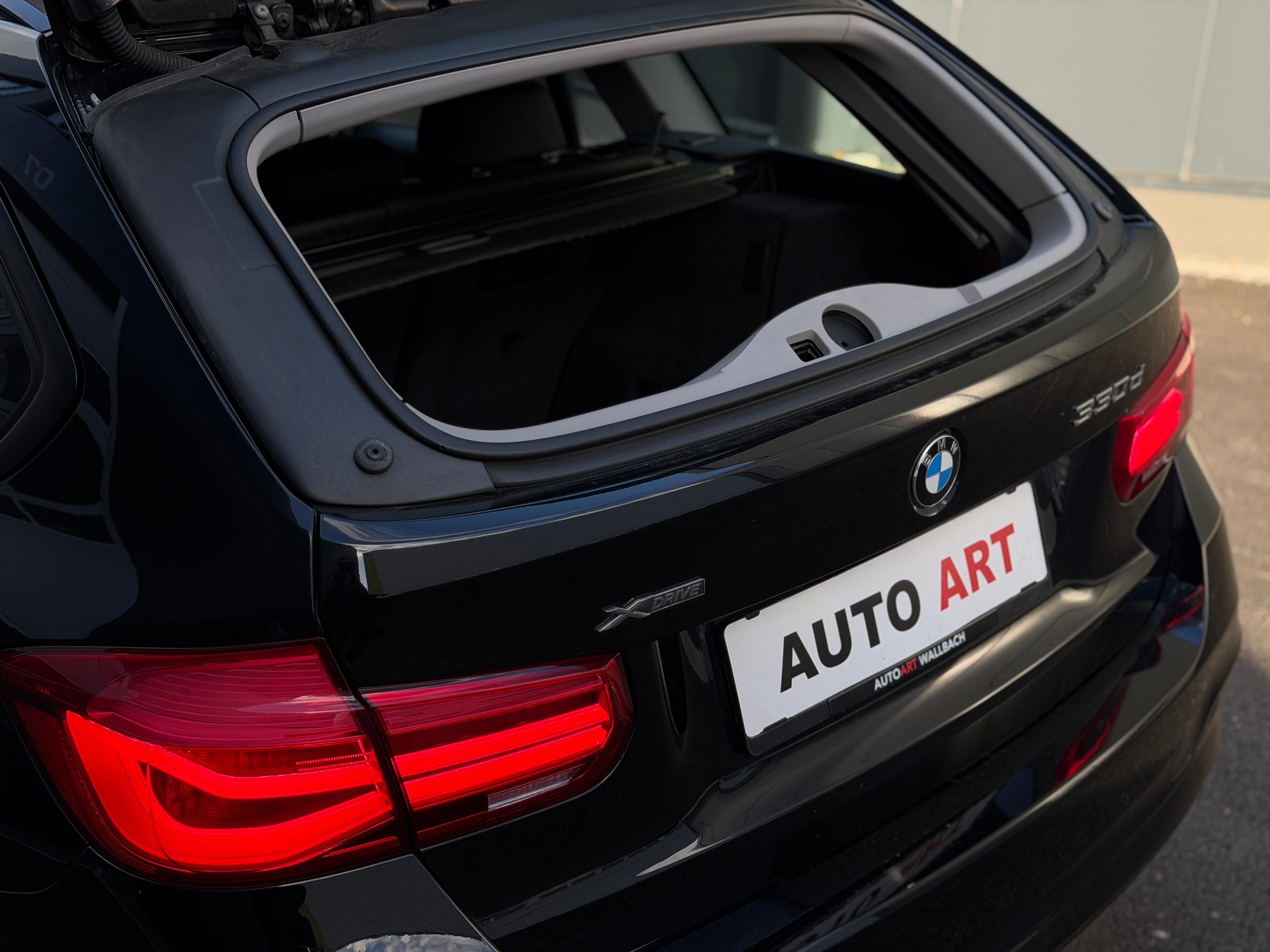 BMW 330d xDrive Touring Steptronic-image-6