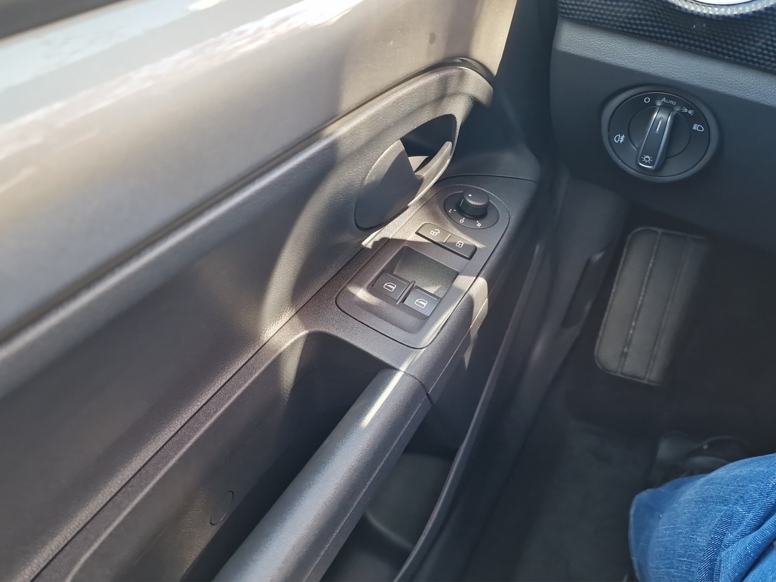 VW Up e-image-10