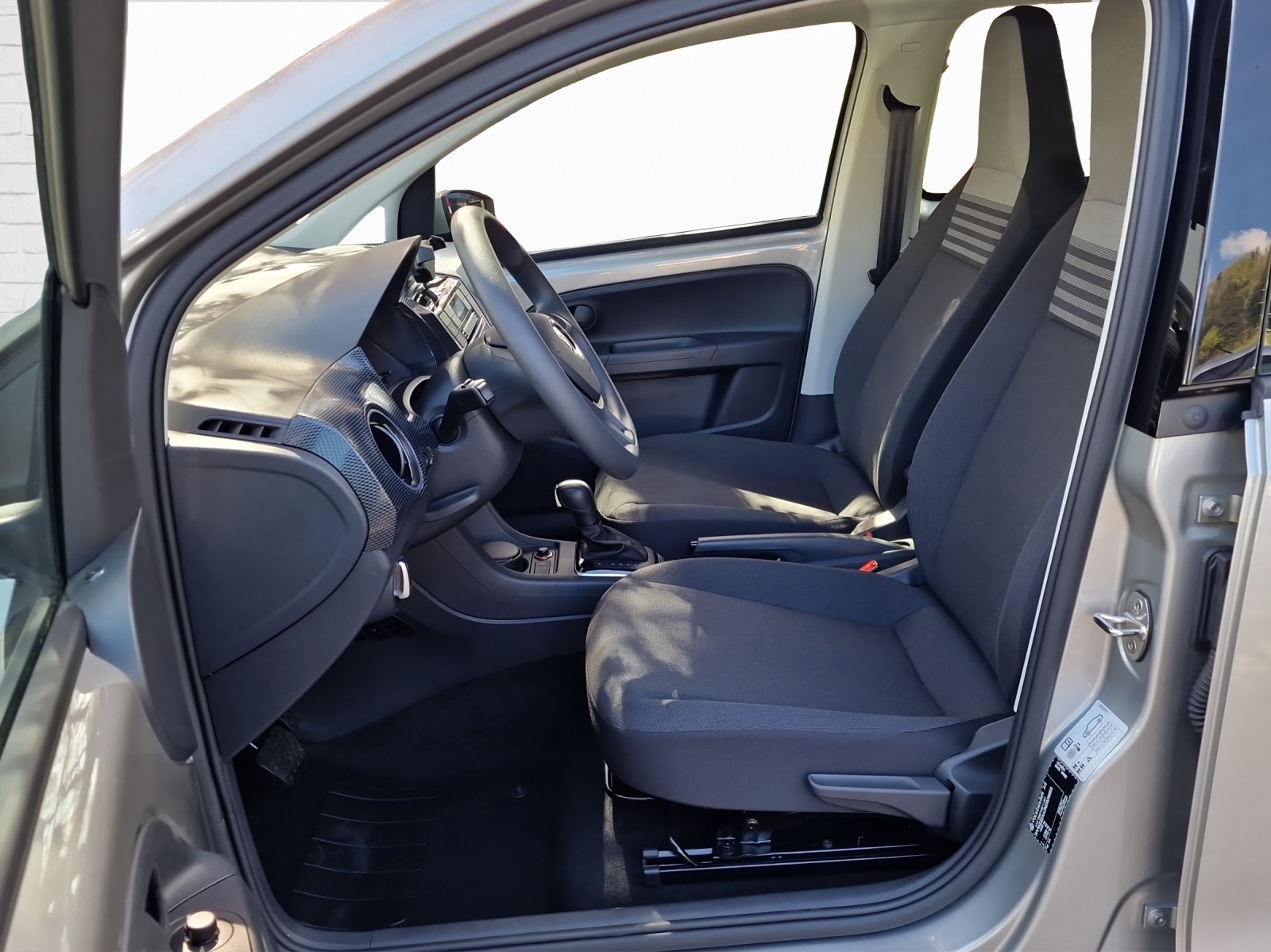 VW Up e-image-4