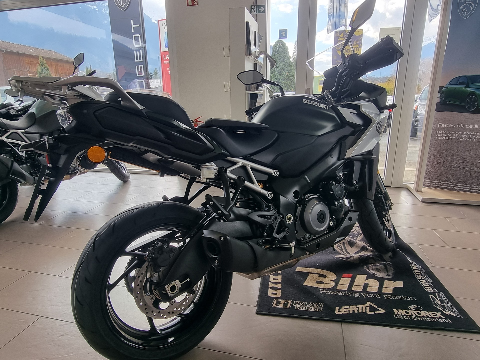 SUZUKI GSX-S 1000GX-image-1