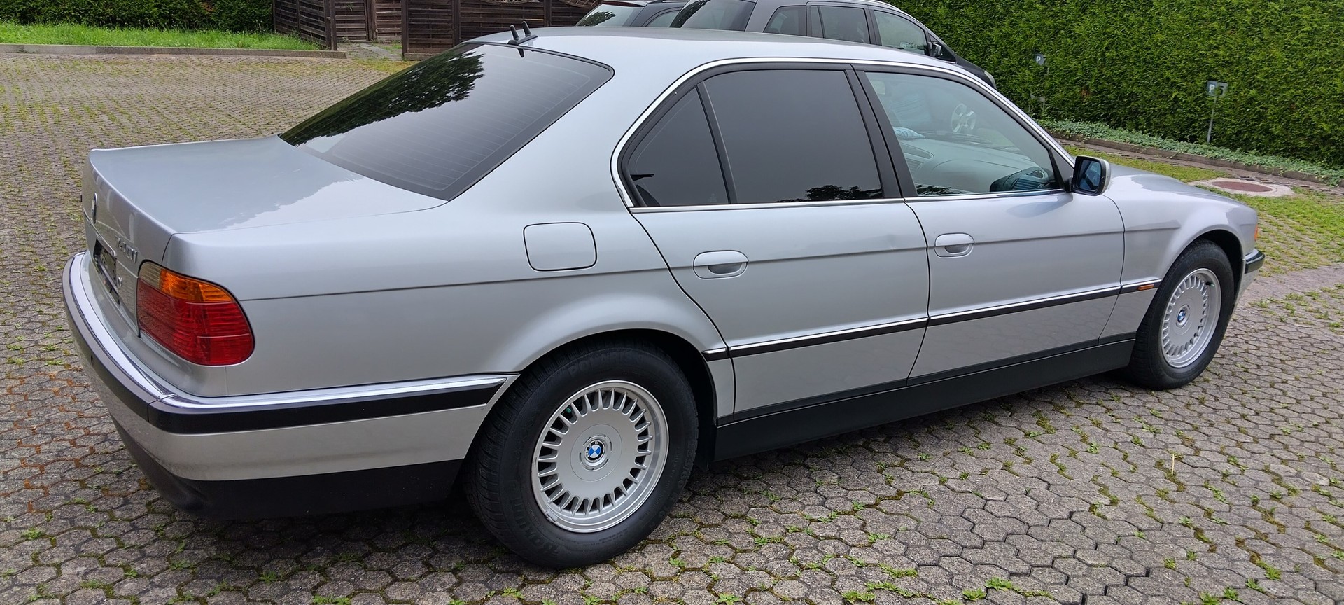 BMW 740 i-image-2