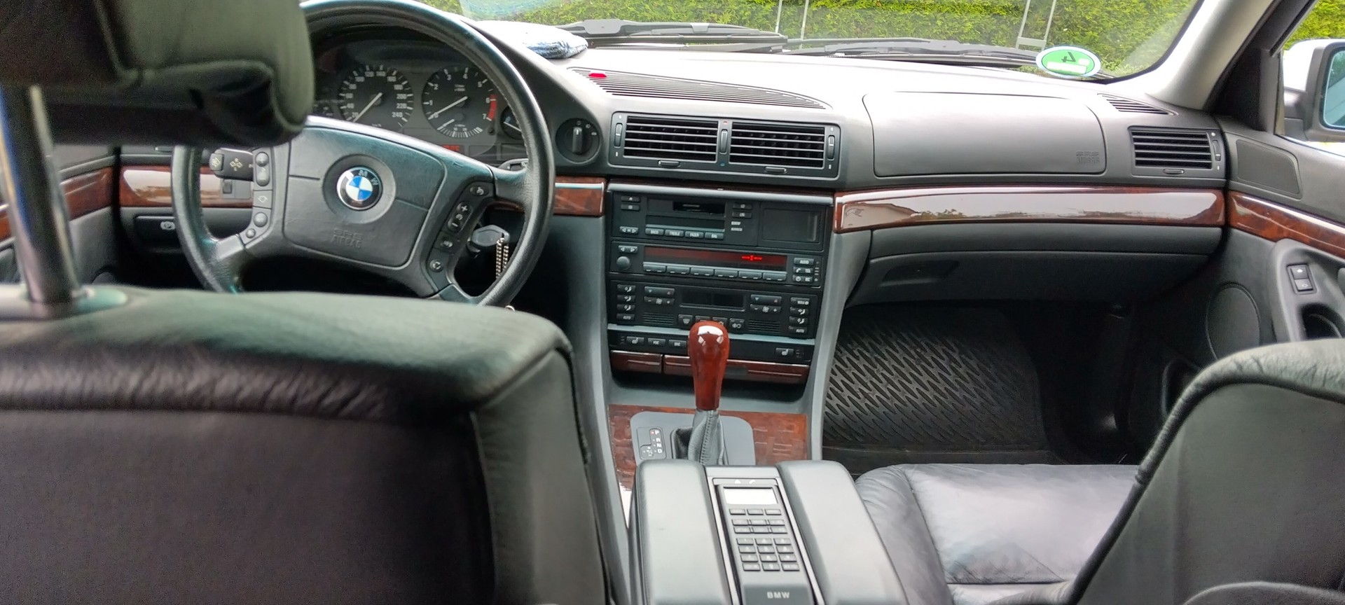 BMW 740 i-image-5