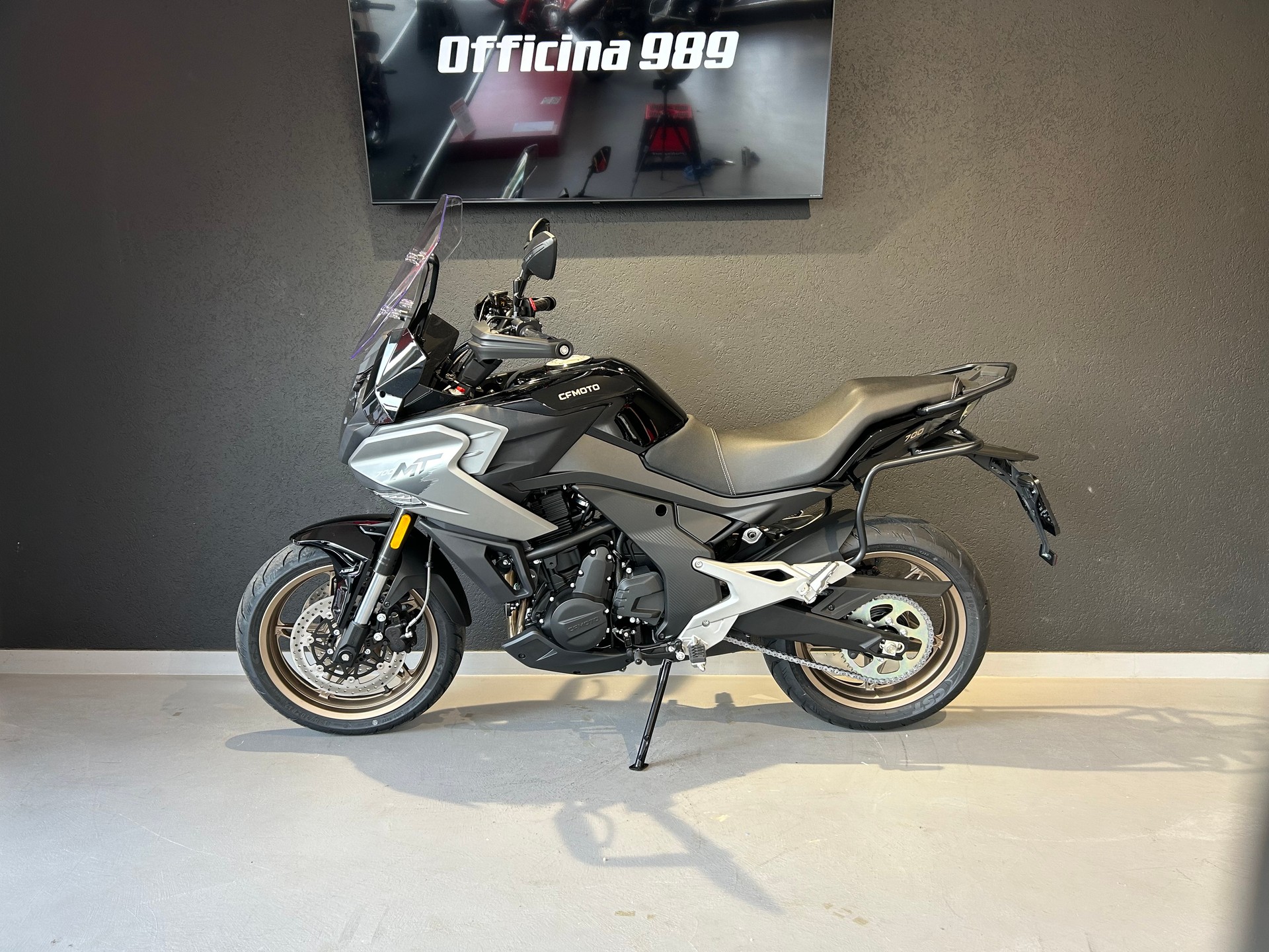 CF MOTO 700MT-showroom-element-2