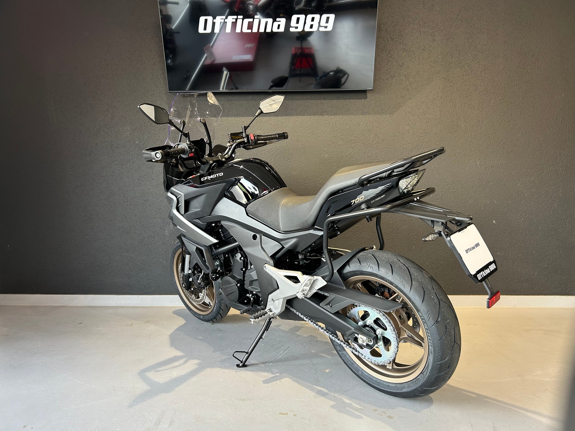 CF MOTO 700MT-showroom-element-3