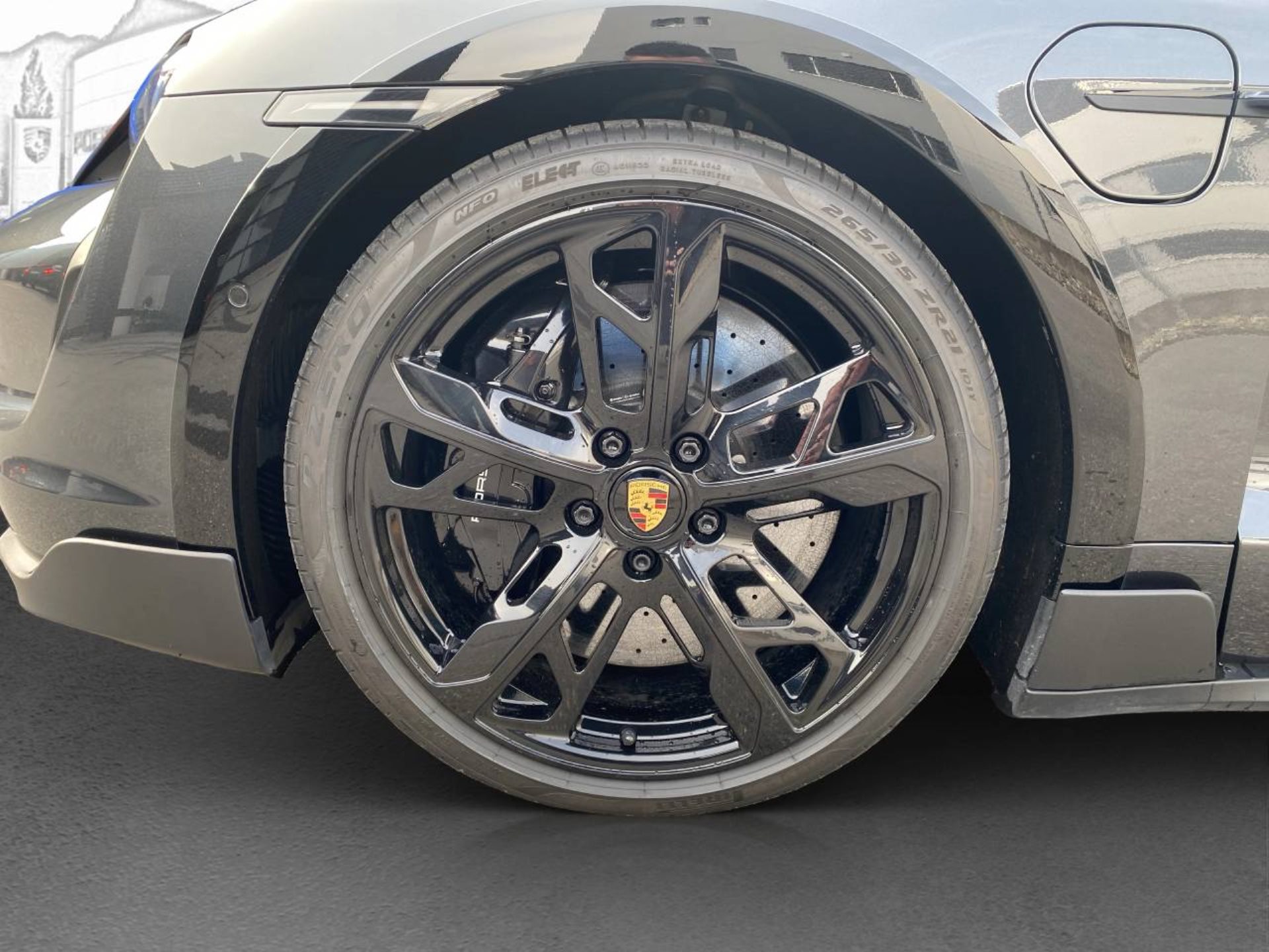 PORSCHE Taycan Turbo S Cross Turismo-image-7
