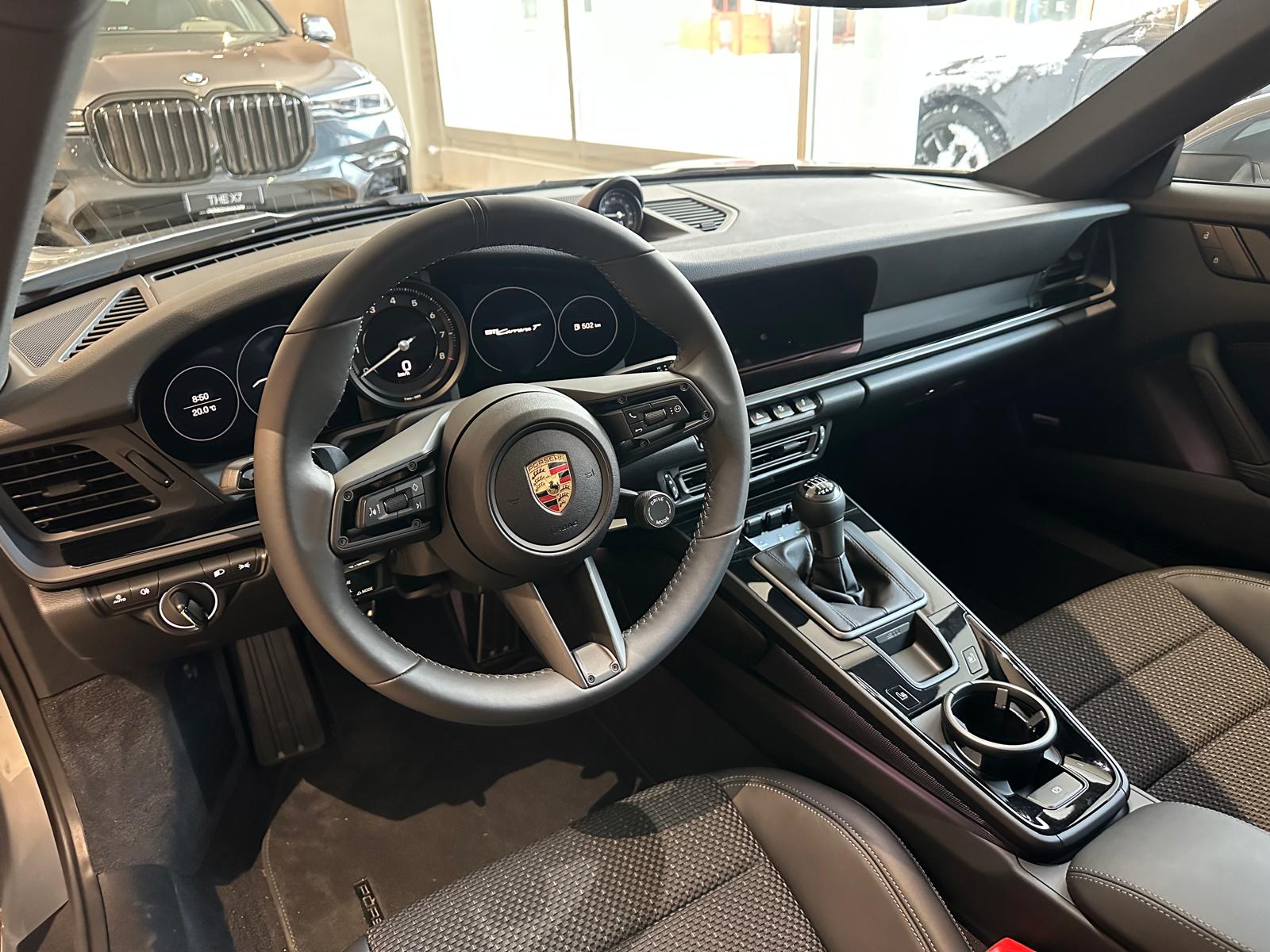 PORSCHE 911 Carrera T-image-7