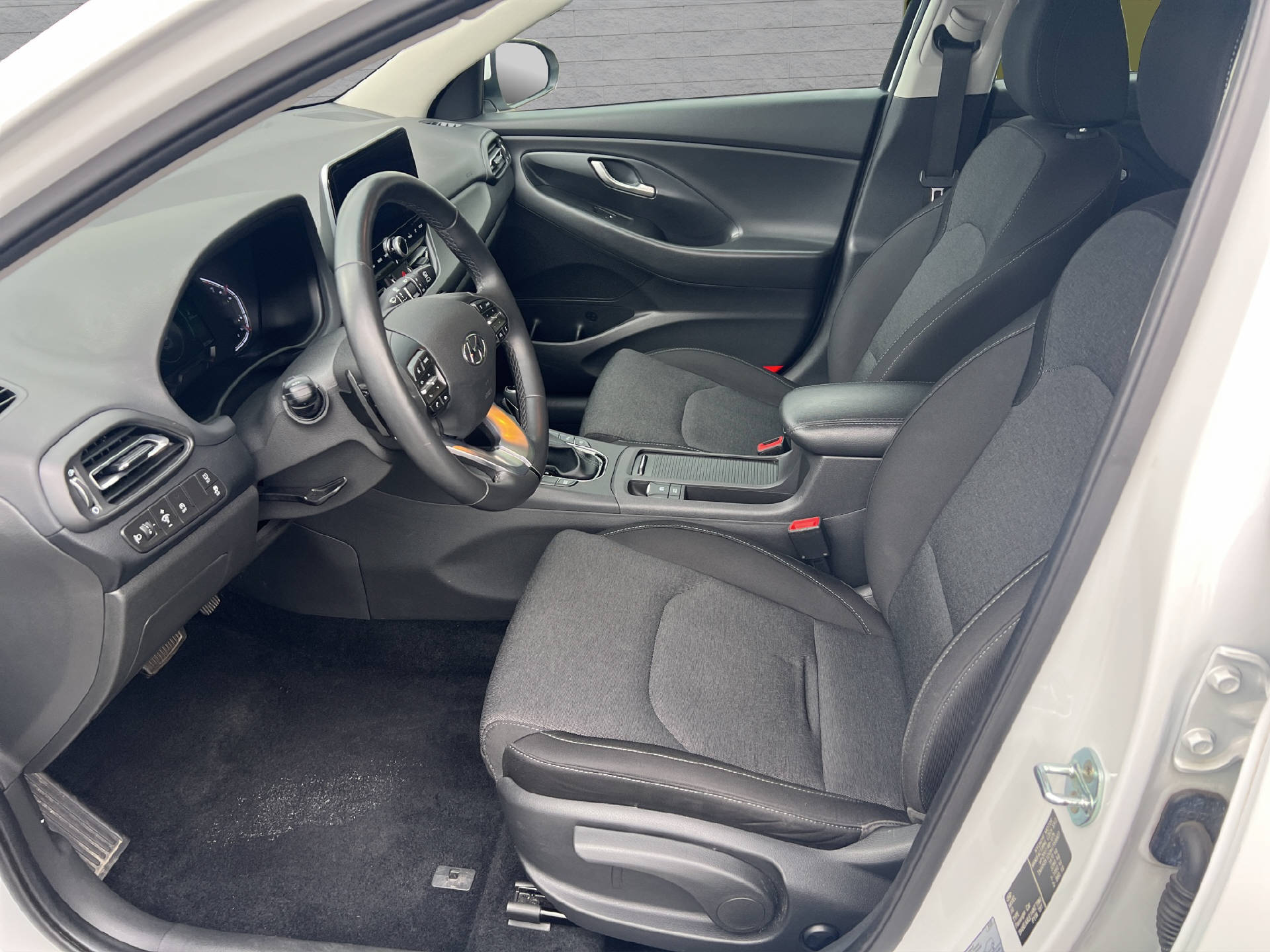 HYUNDAI i30 1.5 T-GDi Amplia-image-8