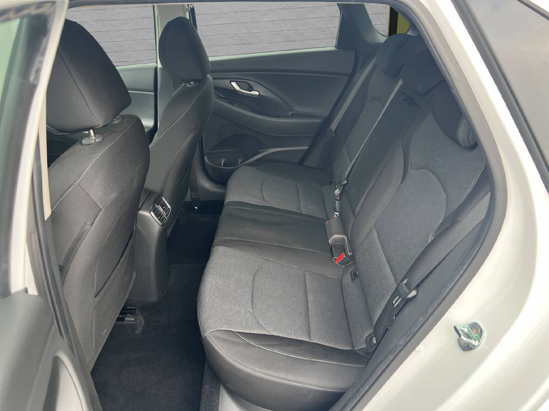 HYUNDAI i30 1.5 T-GDi Amplia-image-14