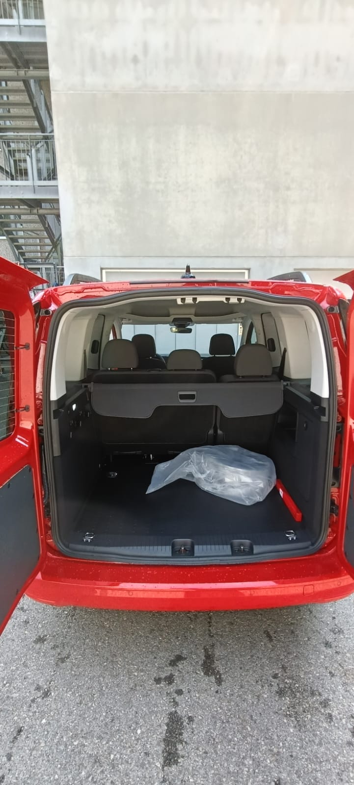 VW Caddy 2.0 TDI Liberty DSG-image-4