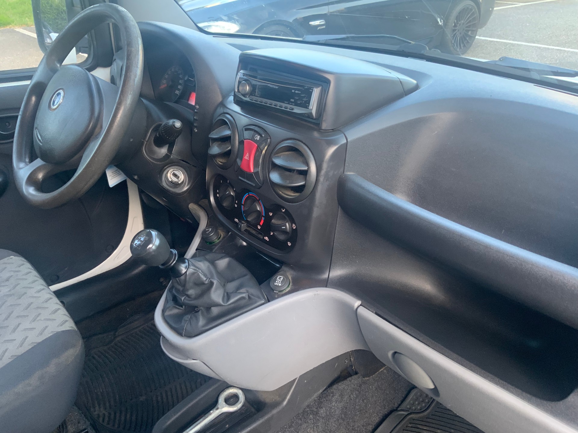 FIAT Doblò 1.4MPI Cargo Basis-image-7