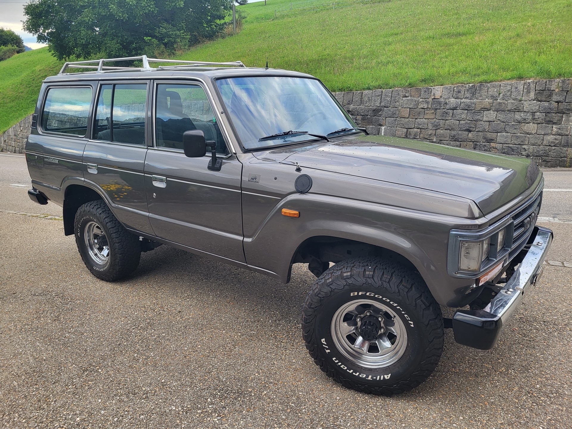 TOYOTA Hj61-image-1
