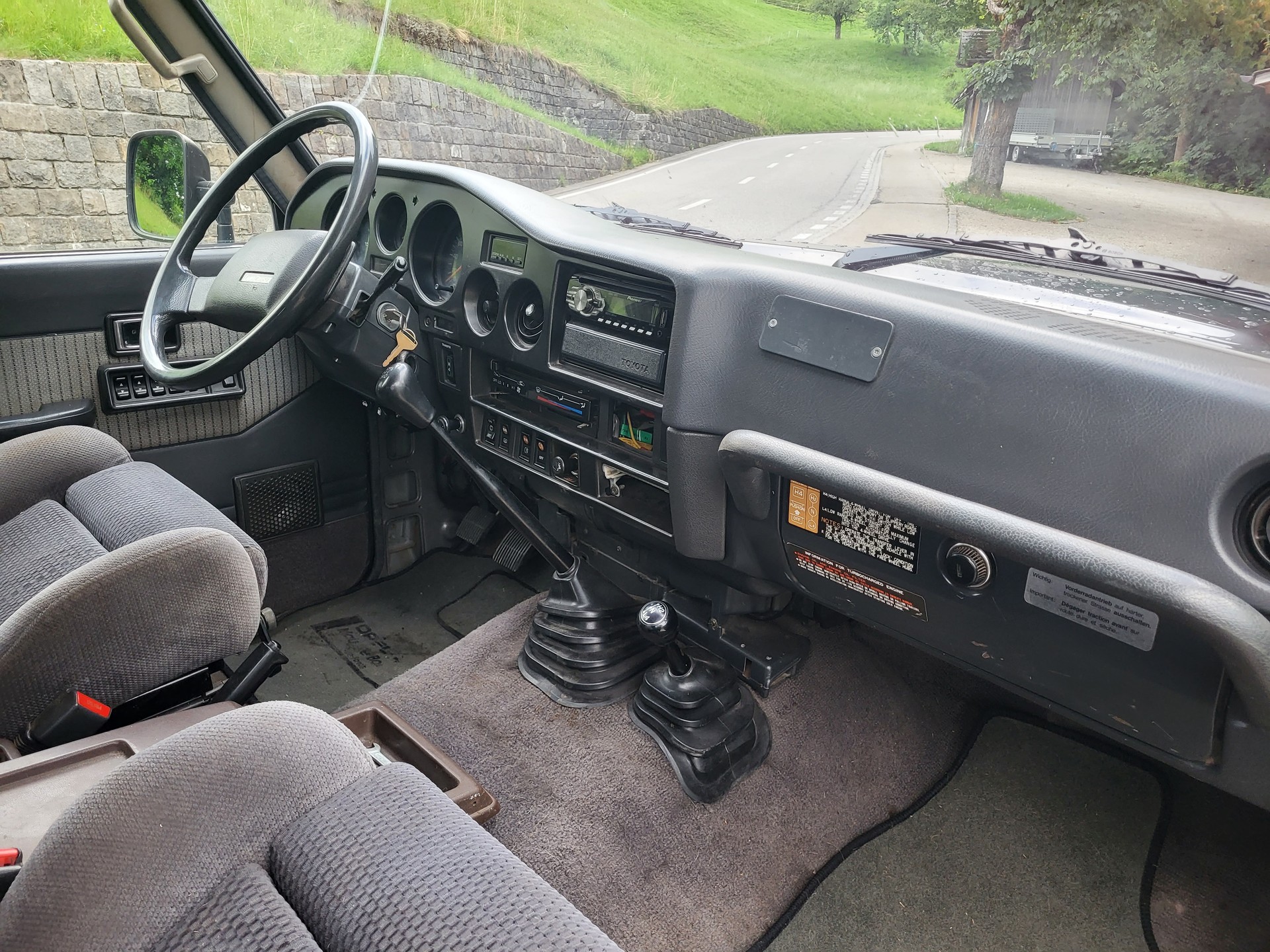 TOYOTA Hj61-image-6