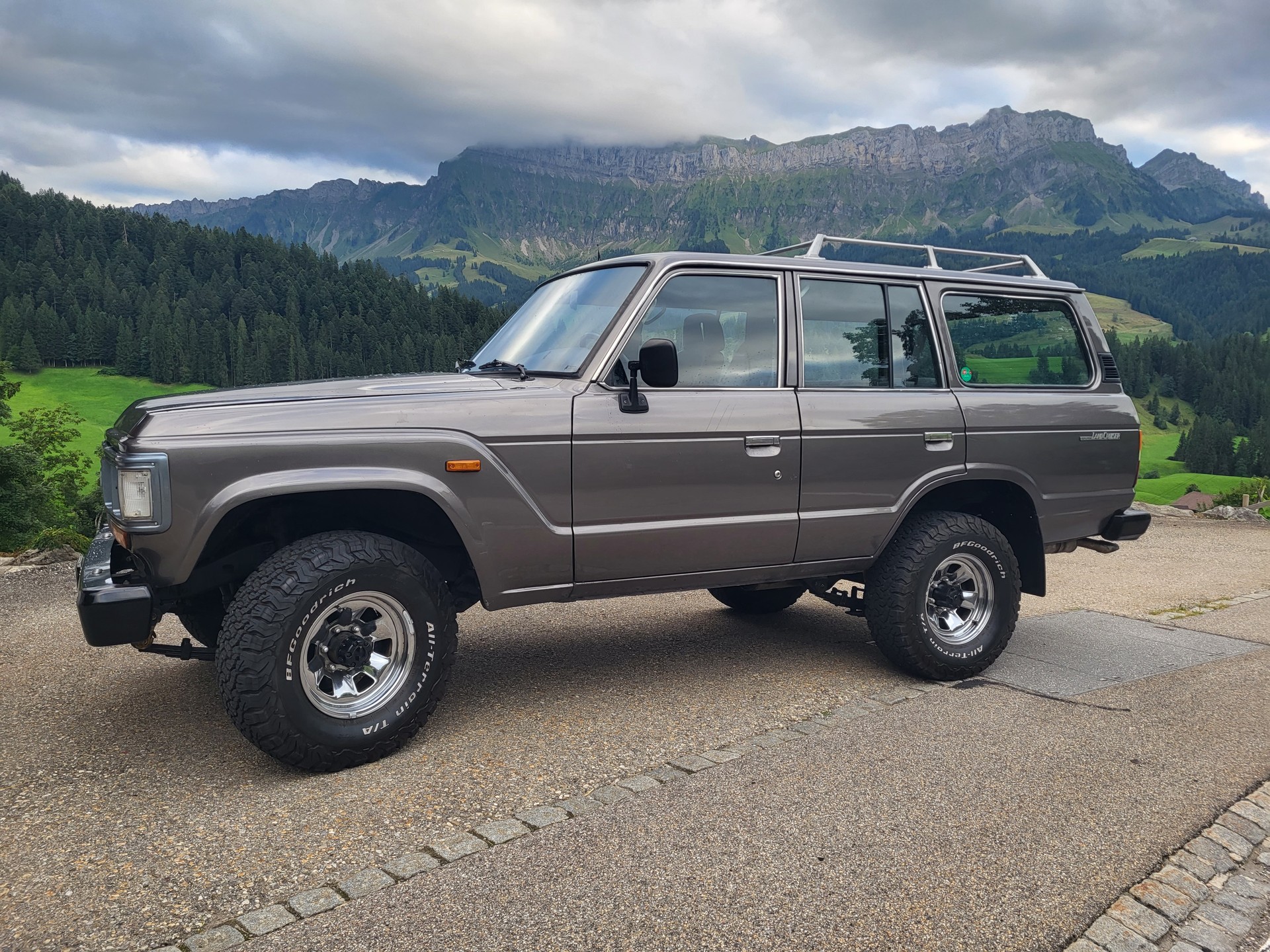 TOYOTA Hj61-image-0